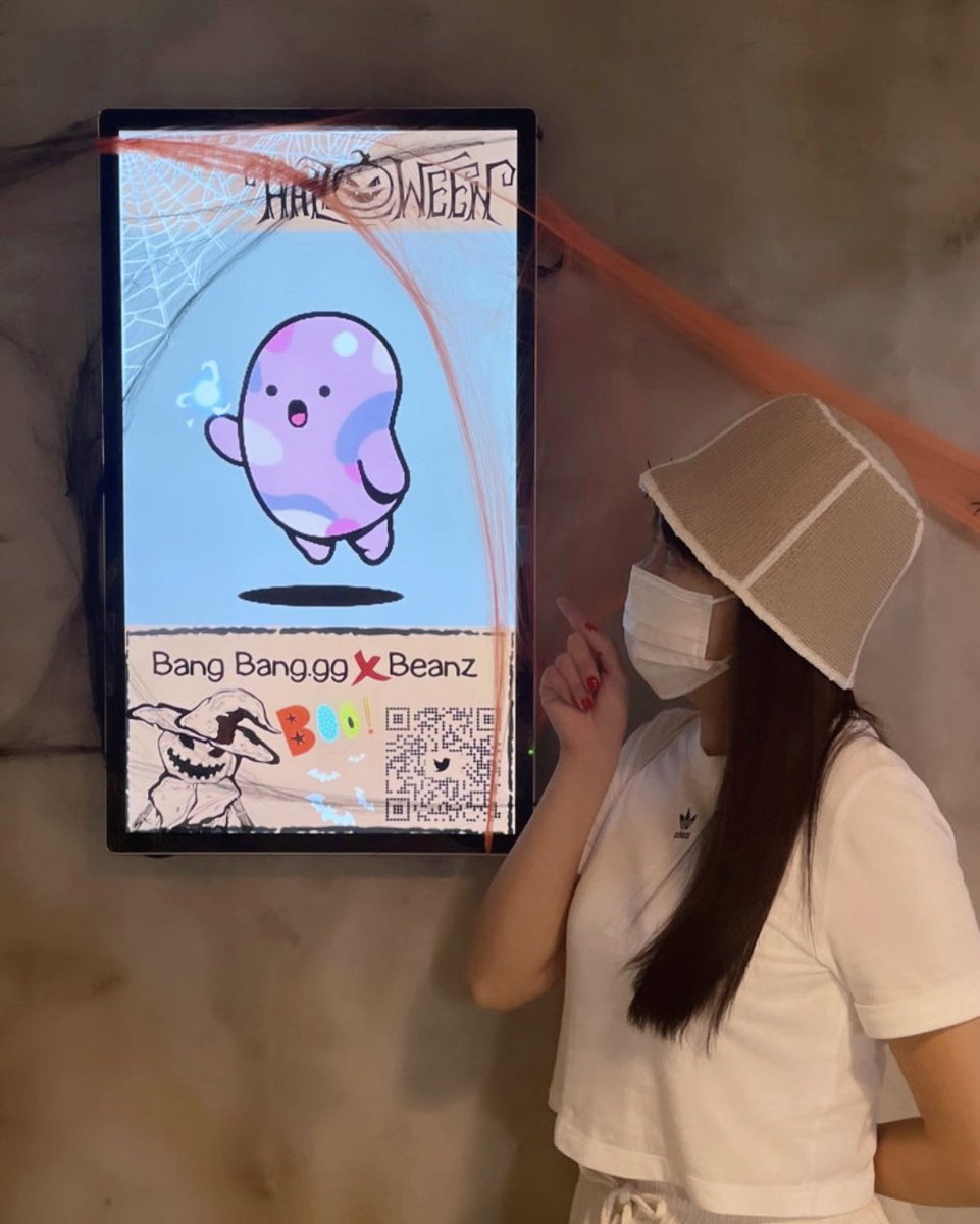 baobaoz_nft's tweet photo. Spotted my beanz and bbrc yesterday at @bang_NFTGallery 👀 thank you @cloudandymeta! 🎃 (OUTFIT NOT INTENTIONAL lolol) 
@AzukiOfficial @BBRCOfficial @cloudverse2022 https://t.co/rsQyRE9OqP