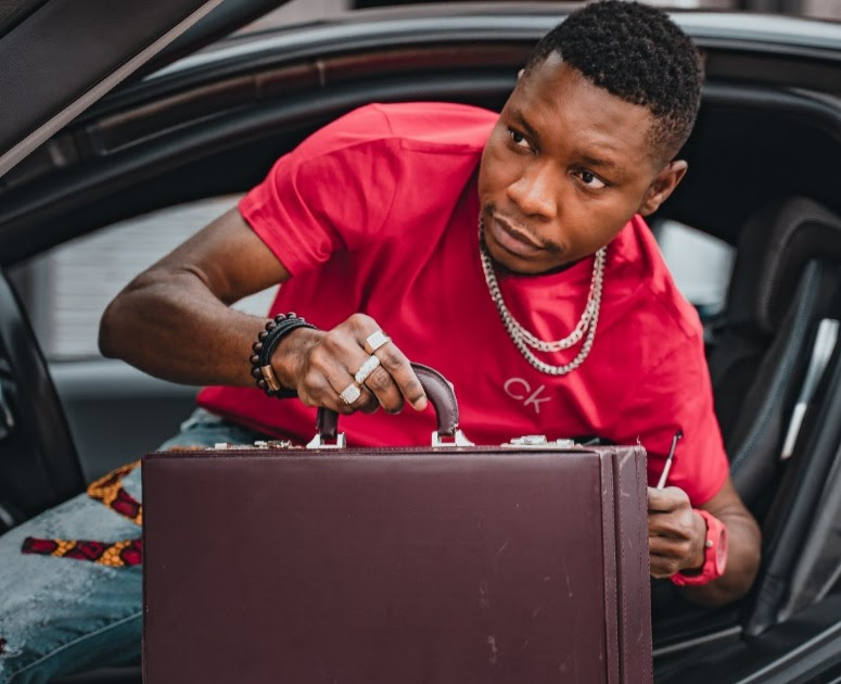 curteboamusica's tweet image. O9echi – E Sure For Me feat. Bella Shmurda curteboamusica.info/2022/10/o9echi… #BellaShmurda #ESureForMe #O9echi