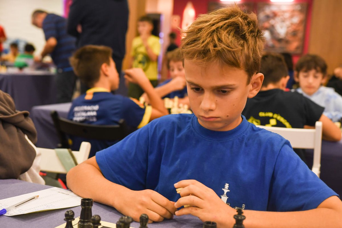 Empatem amb el Grananet. El Gerunda sub8 s'imposa al Llinars, 2 a 1.
#EscacsGerunda sub12 es manté en 2a posició a manca de dues rondes. No val a badar!

#EscacsEdats #Escacs