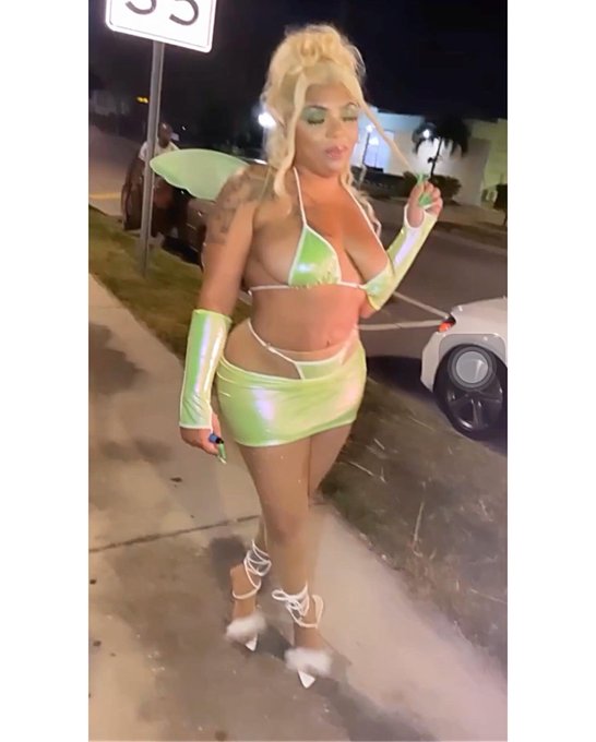 Covered him in Fairy dust ✨🧚🏽&zwj;♀️ #HappyHalloween #horror https://t.co/zMwSiPF4Xf<a href="/tag/happyhalloween"class="tags">#HappyHalloween</a><a href="/tag/horror"class="tags"><span>#horror</span></a>