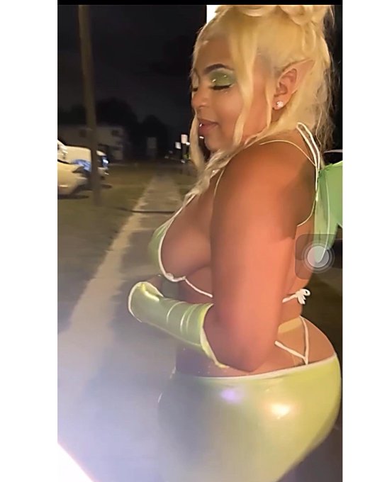 Covered him in Fairy dust ✨🧚🏽&zwj;♀️ #HappyHalloween #horror https://t.co/zMwSiPF4Xf<a href="/tag/happyhalloween"class="tags">#HappyHalloween</a><a href="/tag/horror"class="tags"><span>#horror</span></a>