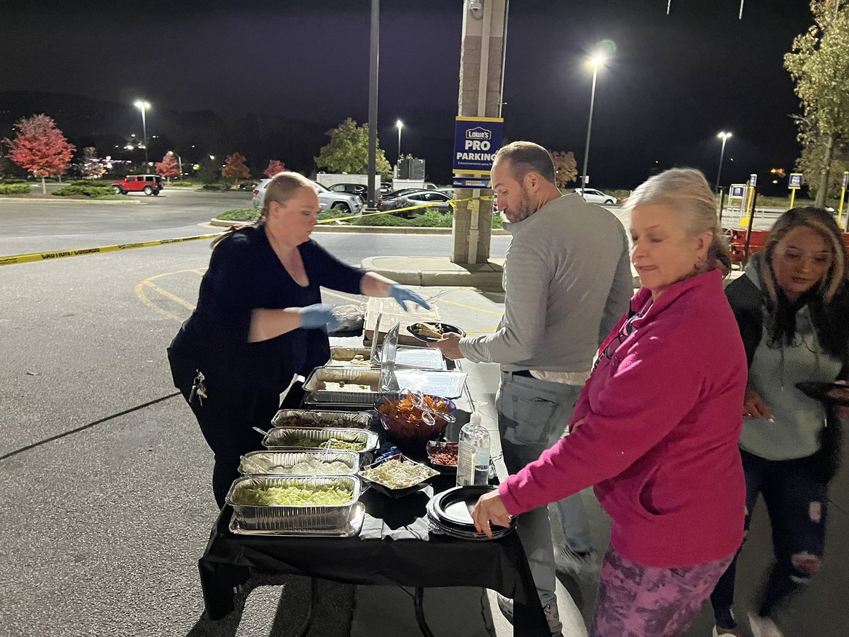 eab0409's tweet photo. Celebrating our front end here at 0720@CognazzoMike @Curt_Byrum @LauraG813R1 @BenitoKomadina @CardJerrid @nick_shoenfelt https://t.co/4xvpSivoA2