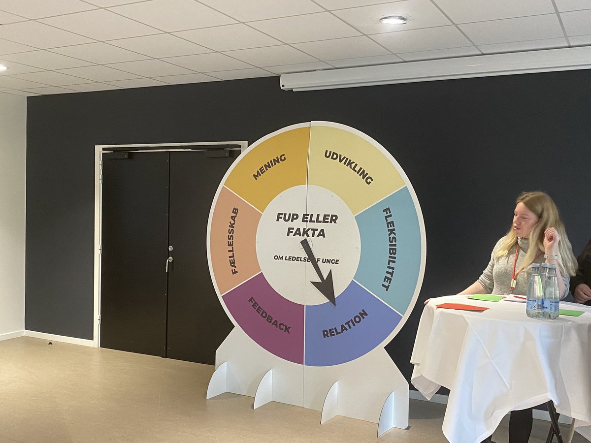 Hvordan i alverden leder man unge mennesker? Paneldebat om hvad unge mennesker ønsker af deres arb.plads og hvordan vi sikrer kvalificeret arb.kraft i fremtiden. <a href="/Lederweb/">Lederweb</a> #ledelsedk #ledertræf #komponentdk