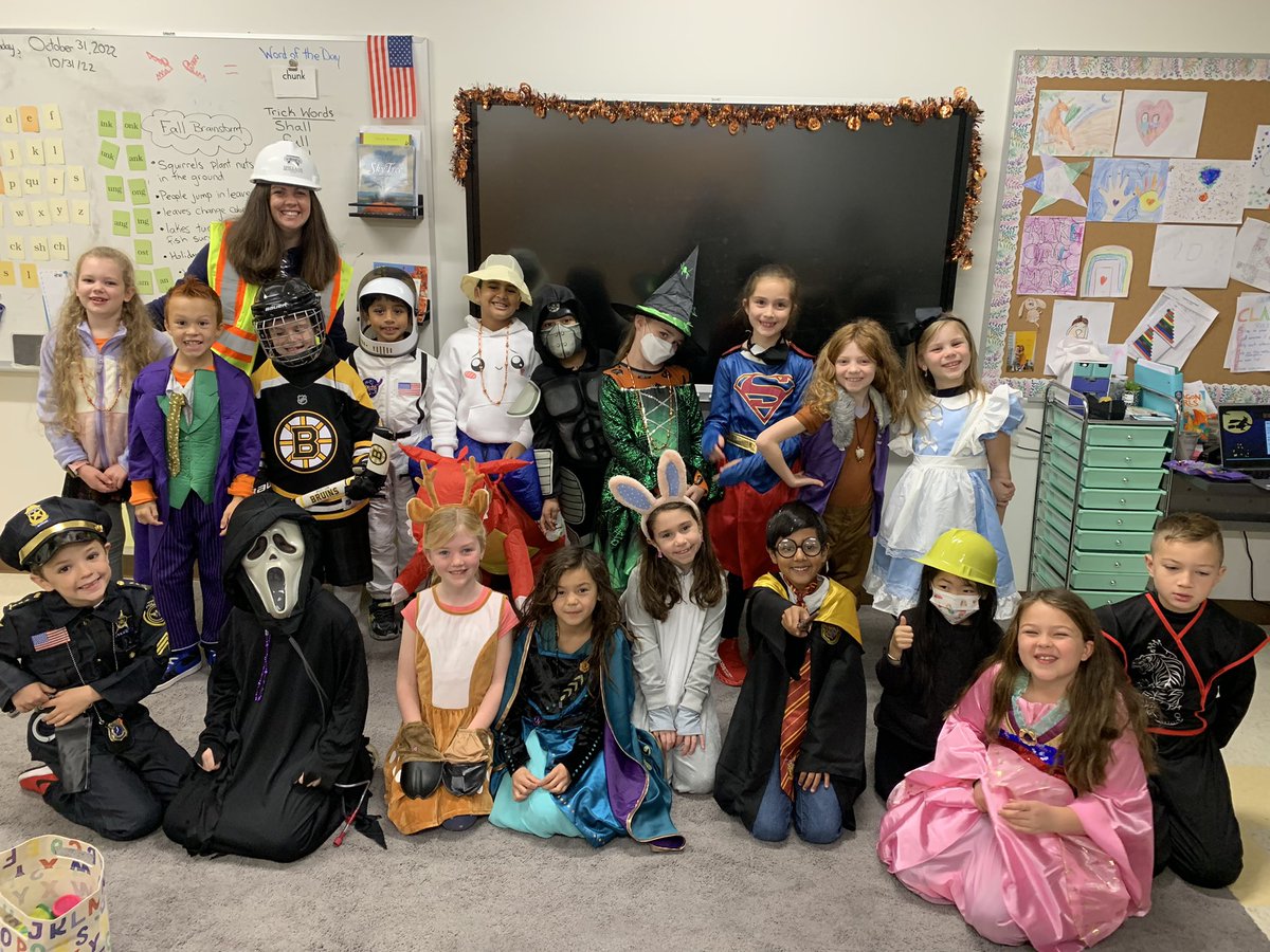 mrsdrouin4's tweet photo. Happy Halloween from 2D! https://t.co/FVt90Ipz7t