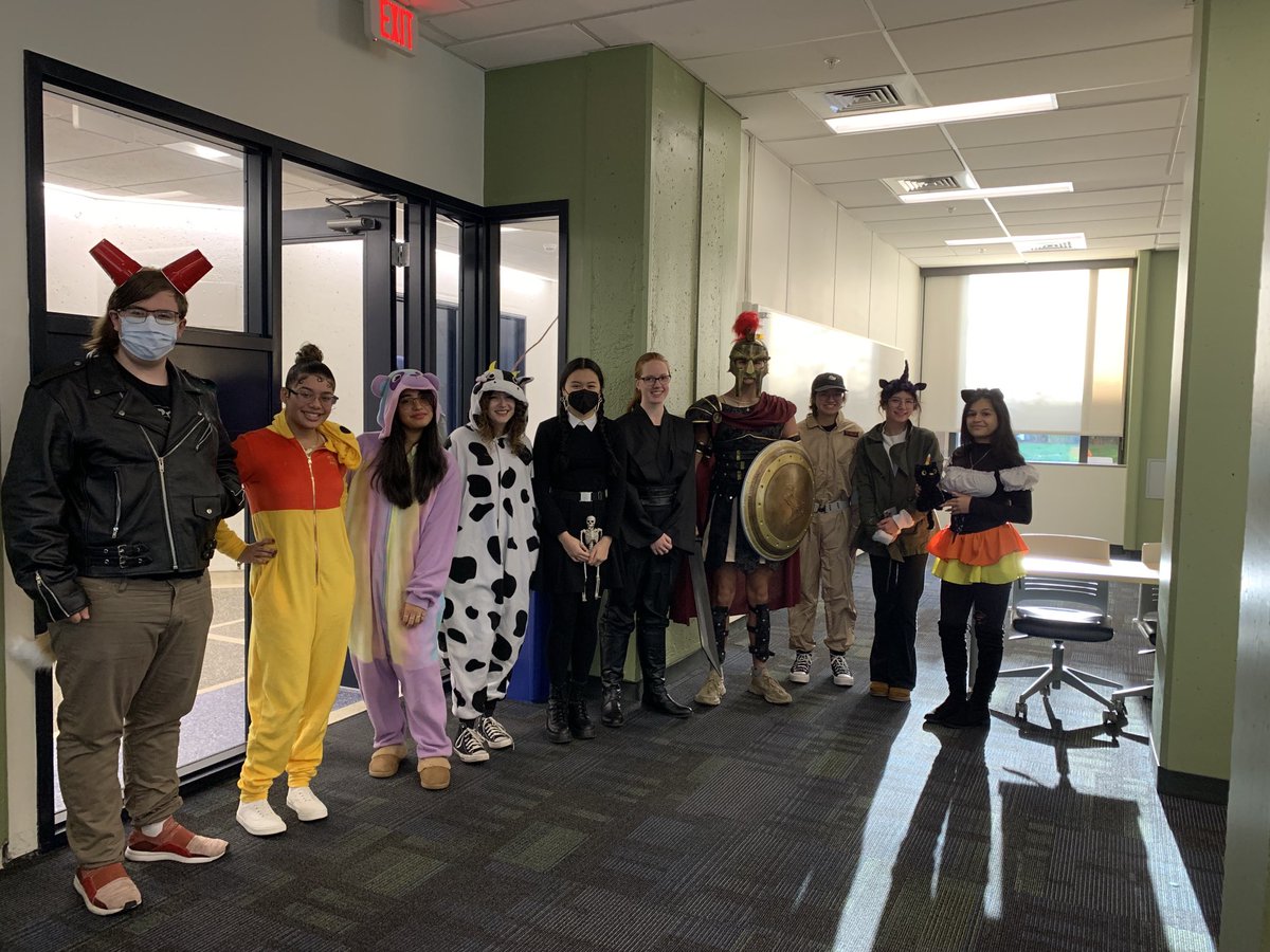 nlbw13's tweet photo. Love the Halloween spirit in my bio class this morning! ⁦@UML_Biology⁩ ⁦@UML_Sciences⁩ https://t.co/VueR2B2W1A