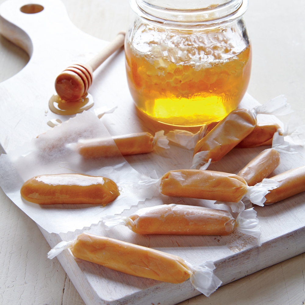 #HappyHalloween from #BurlesonsHoney!! Our favorite way to celebrate? With all the honey Halloween candy of course!! 

Check out some of our favorite honey Halloween candy recipes here: heyhoney.com/blogs/news/hon…

#honeycandy #halloween