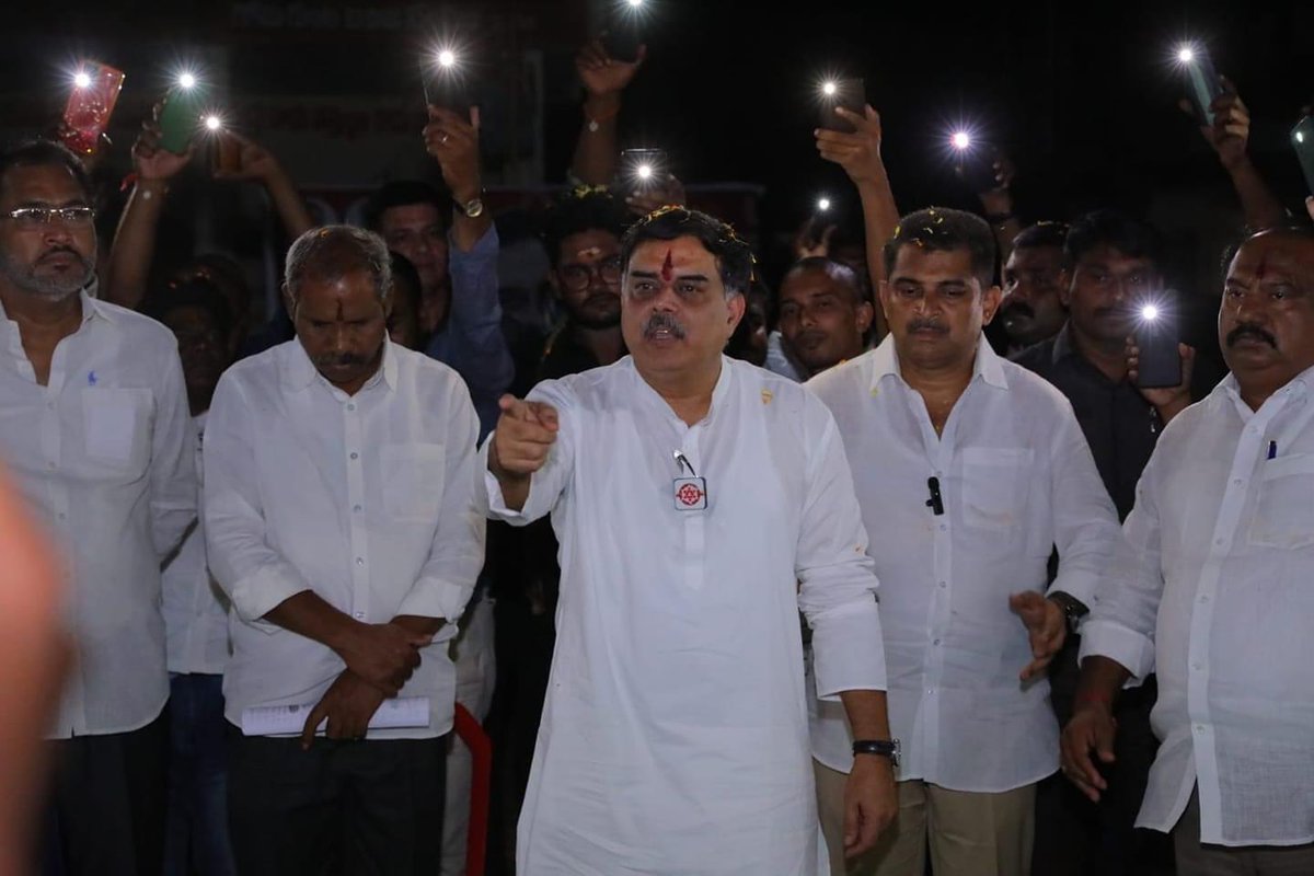 MptcVikram's tweet photo. Your plannings gives blessings to us #ThankYou @ysjagan for playing #ycheaptricks
@PawanKalyan garu @mnadendla garu
@JanaSenaParty https://t.co/z8gmRuPyji
