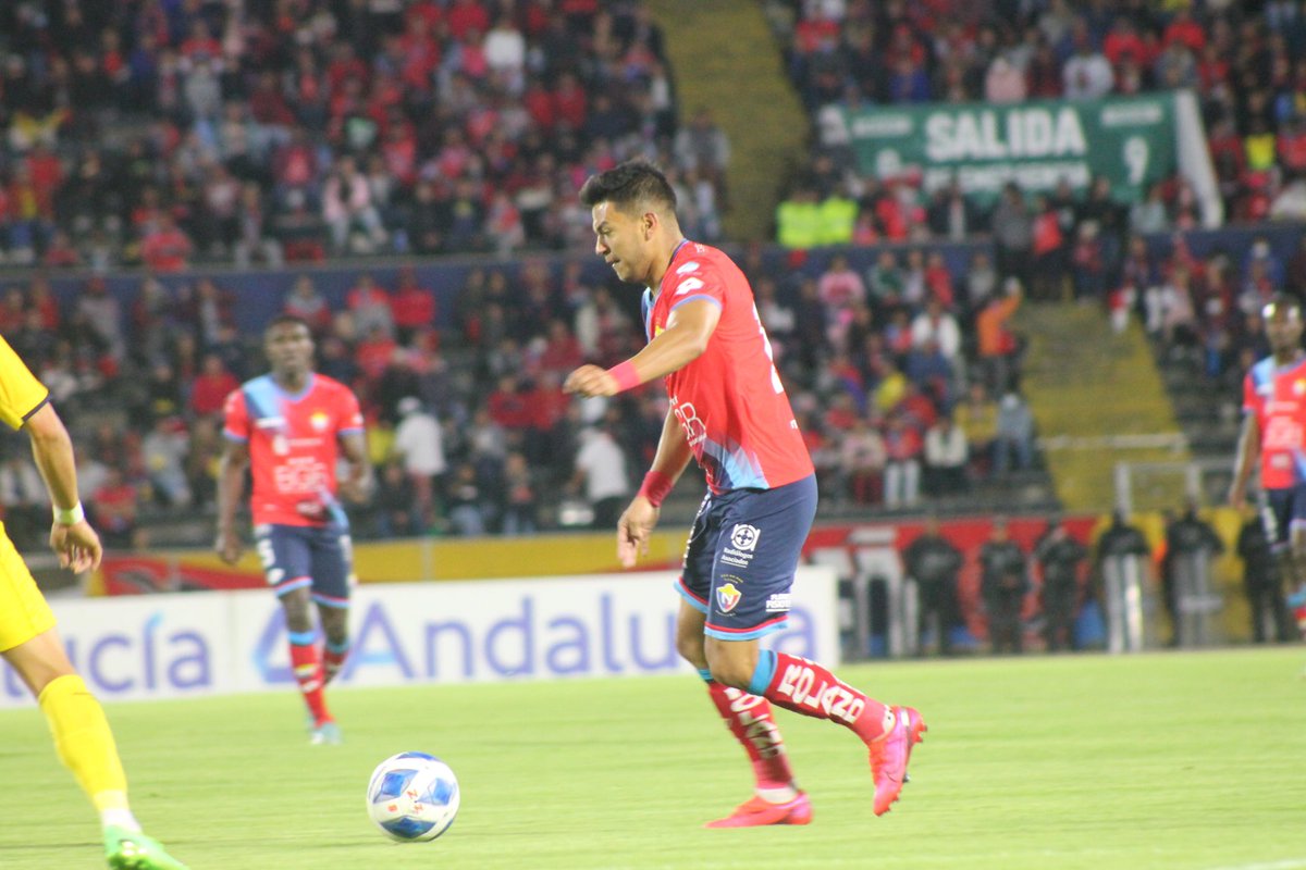 bryantana98's tweet photo. Para mí, ganar no es algo que sucede de repente en el campo cuando suena el silbato y la multitud grita. Ganar es algo que se desarrolla física y mentalmente todos los días que entrenas y todas las noches que sueñas.” Emmitt Smith

#elnacional #soccerlife #quito #⚽️ https://t.co/nIh6v9Qhff