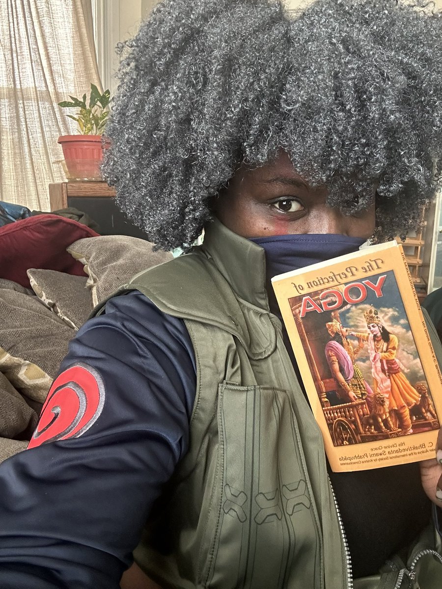 _indigof's tweet photo. Excited for today since I have an excuse to cosplay Kakashi while I work 🥷🏿 https://t.co/bHTSlmkP7m