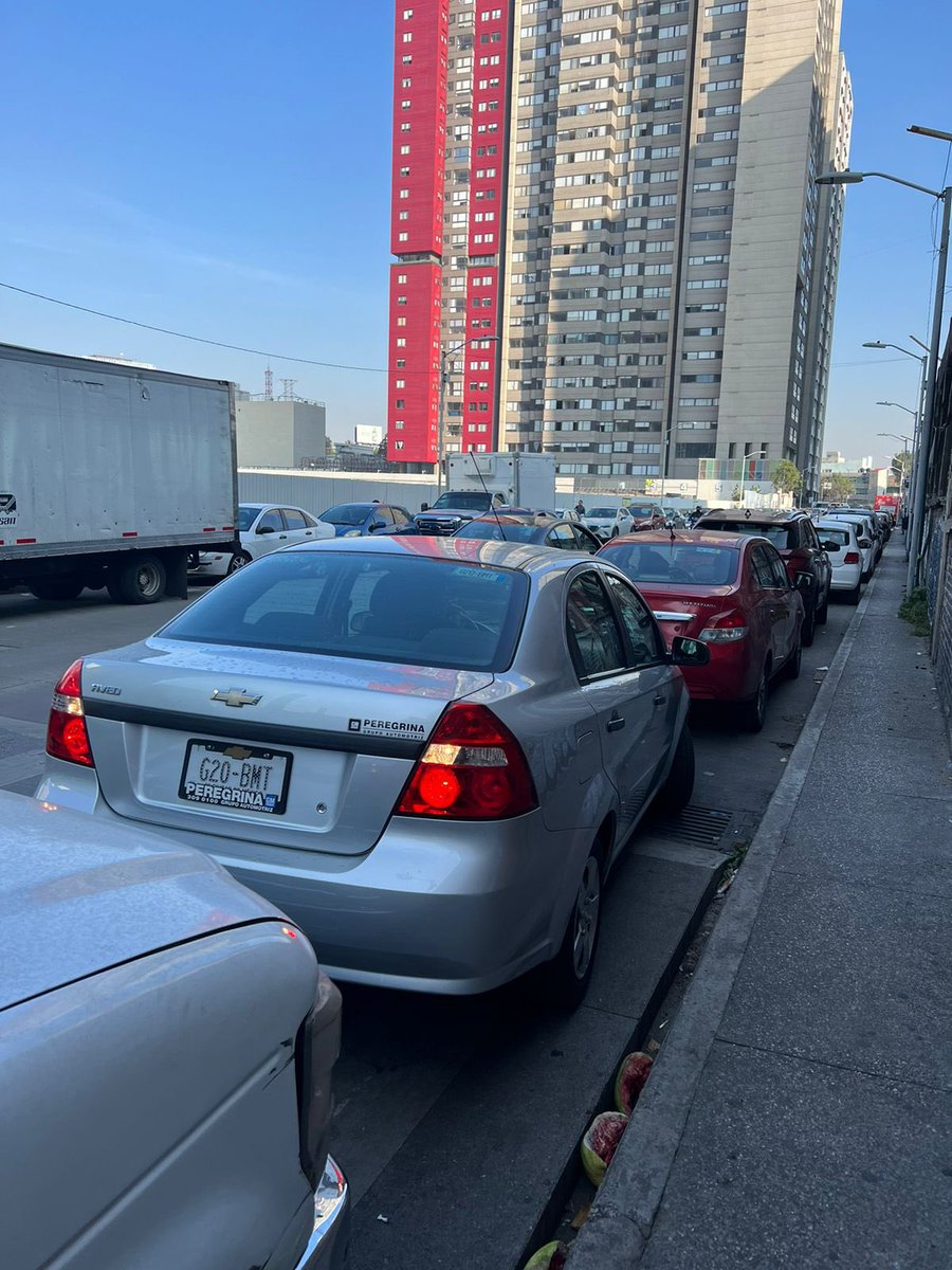 Otra vez gente sin civismo calles donde no se “debe” estacionar y de nuevo burlándose de la”autoridad” y además las sandias llevan todo el fin de semana😒lago Zurich ampliación Granada <a href="/Ampl_Granada/">Col. Ampl. Granada</a> <a href="/AlcaldiaMHmx/">Alcaldía Miguel Hidalgo</a> <a href="/BlindarMH/">Blindar MH</a> <a href="/GobCDMX/">Gobierno de la Ciudad de México</a> <a href="/UCS_GCDMX/">Unidad de Contacto del Secretario SSC CDMX</a> <a href="/SSPCMexico/">Secretaría de Seguridad y Protección Ciudadana</a> <a href="/mauriciotabe/">Mauricio Tabe Echartea</a>