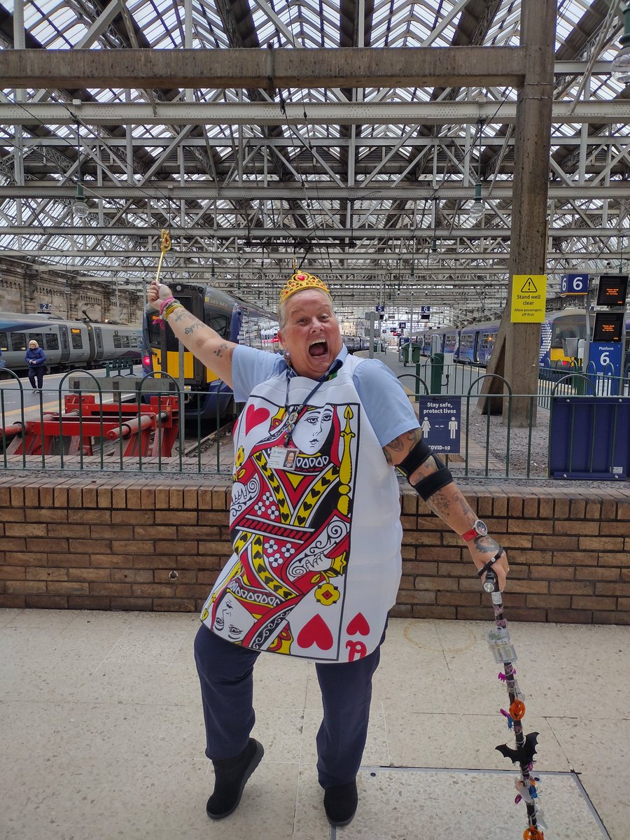 Happy Halloween from The Queen of Hearts @GLCTours @ScotRail @kat03100209 @Jojololo81 @justjonathan89 @AlexHynes @morfair71 🎃❤️🎃❤️