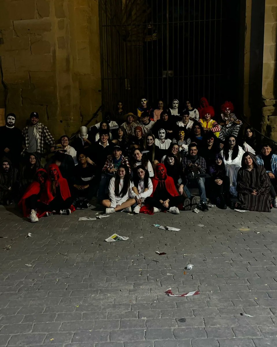 AlmenarErc's tweet photo. Volem agrair tota la feina que van fer al grup de @joveselcoc i als diferents voluntaris que van fer d'ahir la nit més terrorífica de l'any🧟, esperem amb moltes ganes que arribi l'any que ve per tal de repetir l'experiència 🧛

#almenar
#nitdepor
#totssants
#castanyada https://t.co/jCoWWEoupm