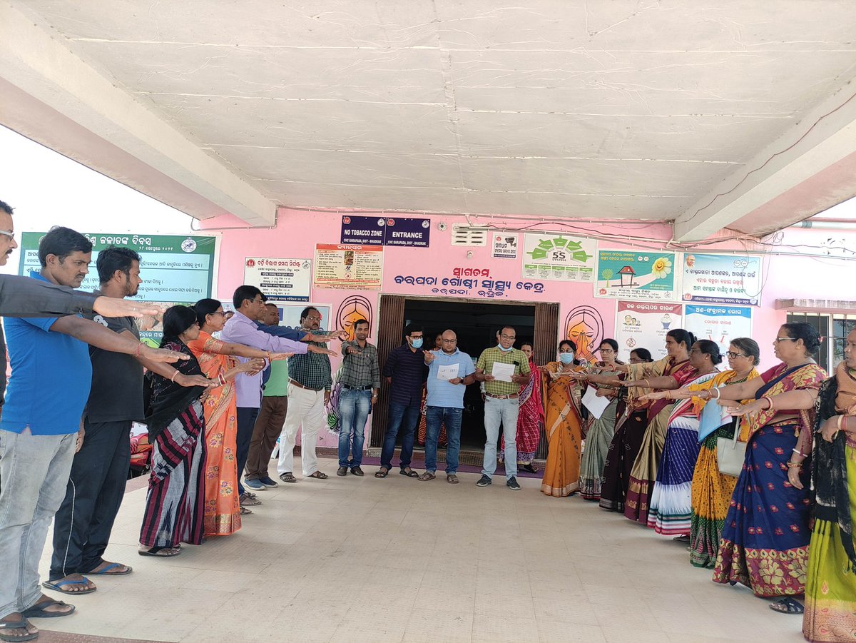 CHC_Barpada's tweet photo. Staff of @CHC_Barpada took the integrity pledge on the occasion of #VigilanceAwarenessWeek2022 at 11 AM as administered by Hon’ble CM Odisha to perform all duties in a transparent manner while saying no to corruption at all levels. @NHMBhadrak https://t.co/FK3H2WYMuA