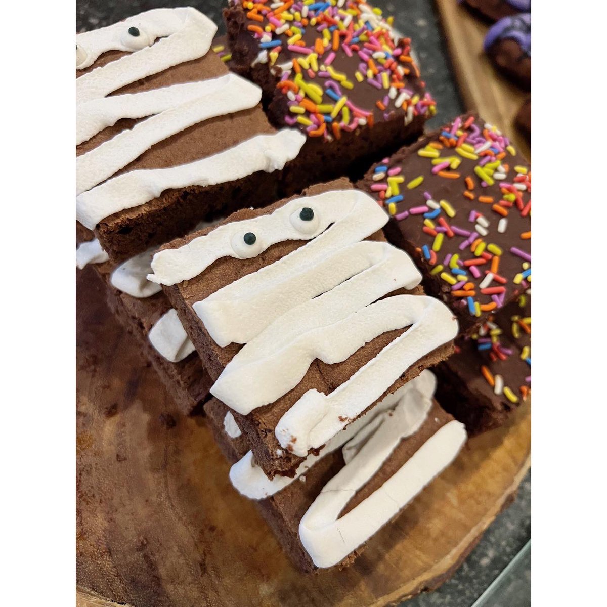 SeaSaltCinnamon's tweet photo. Final call for Halloween treats! ⁣
⁣
PLUS! Thanksgiving is up on the website!!!⁣
⁣
*PLEASE read the website carefully when placing your Thanksgiving orders* https://t.co/tEVzYlbzMP