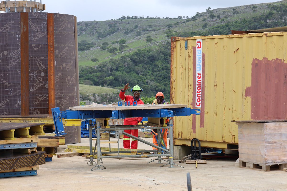 SANRAL_za's tweet photo. #MsikabaBridge | The N2WC project will serve as a connecting artery between the Eastern Cape and KwaZulu-Natal province. It will create easy access and unconstrained movement capabilities between the two provinces.
#Stakeholder
#SANRALProjects
#N2WC
https://t.co/lFRchQUWcP https://t.co/qHBShgAcEl