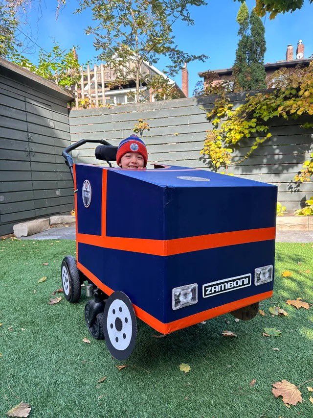 Turning a wheelchair into the Oilers Zamboni for Halloween. 🥰

(🎥: <a href="/EdmontonOilers/">Edmonton Oilers</a>)