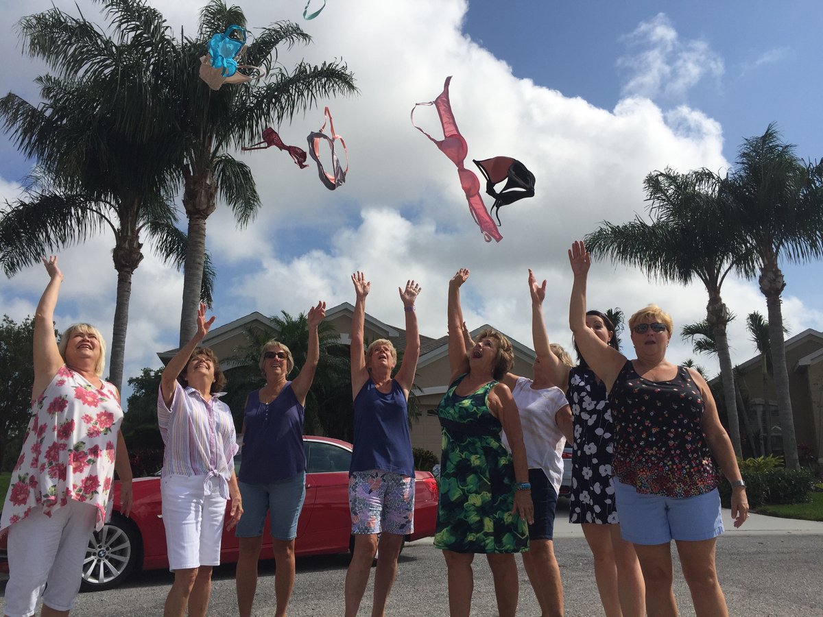 PinkBraUSA's tweet photo. No tricks, just toss. 
Anywhere. Toss high and proud. 
The #pinkbratoss is a global initiative to spotlight #breasthealth #awareness. @PinkBraBazaar @JuliaPalombe @KateKempGriffin https://t.co/SG3OdLx1sn