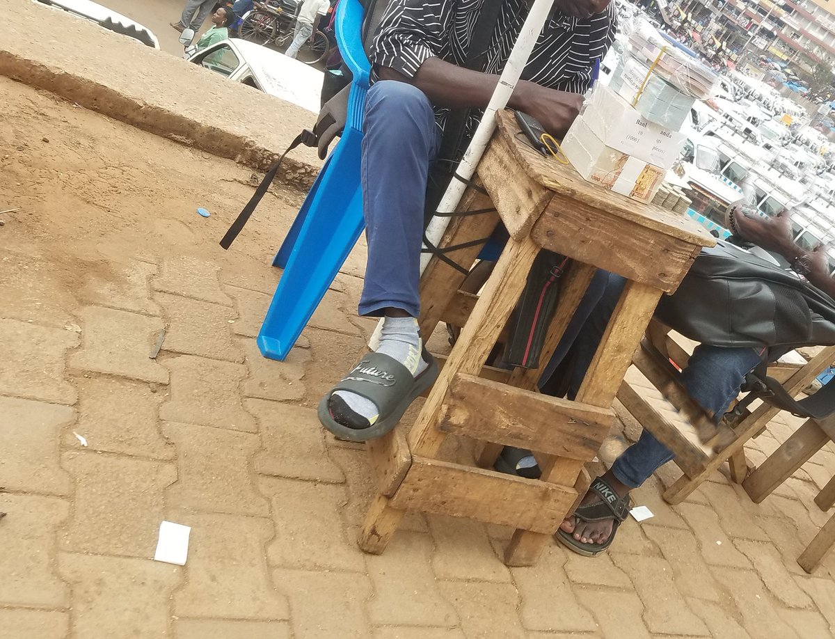 Antelopug's tweet image. But where do these guys get the guts of displaying money faaa in the city🥴