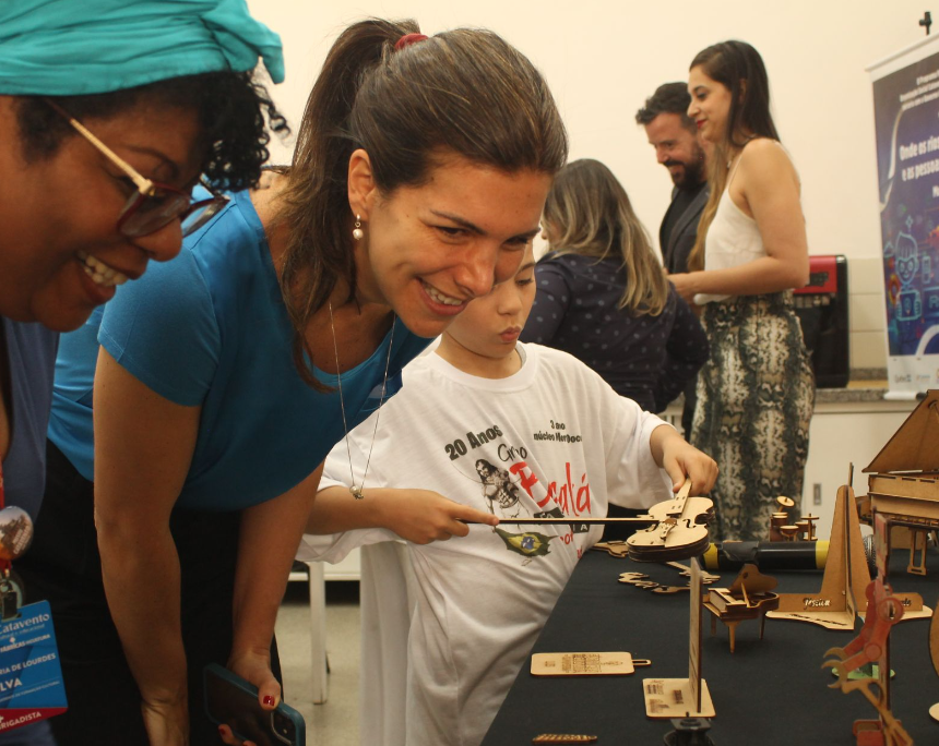 Em 26 de outubro, participamos do lançamento do projeto #FabriQuébec, que entregou 6 notebooks às Fábricas de Cultura. Agradecemos a Secretaria de Relações Internacionais e a de Cultura e Economia Criativa do Governo do Estado de São Paulo que possibilitaram a parceria.
#QcSP