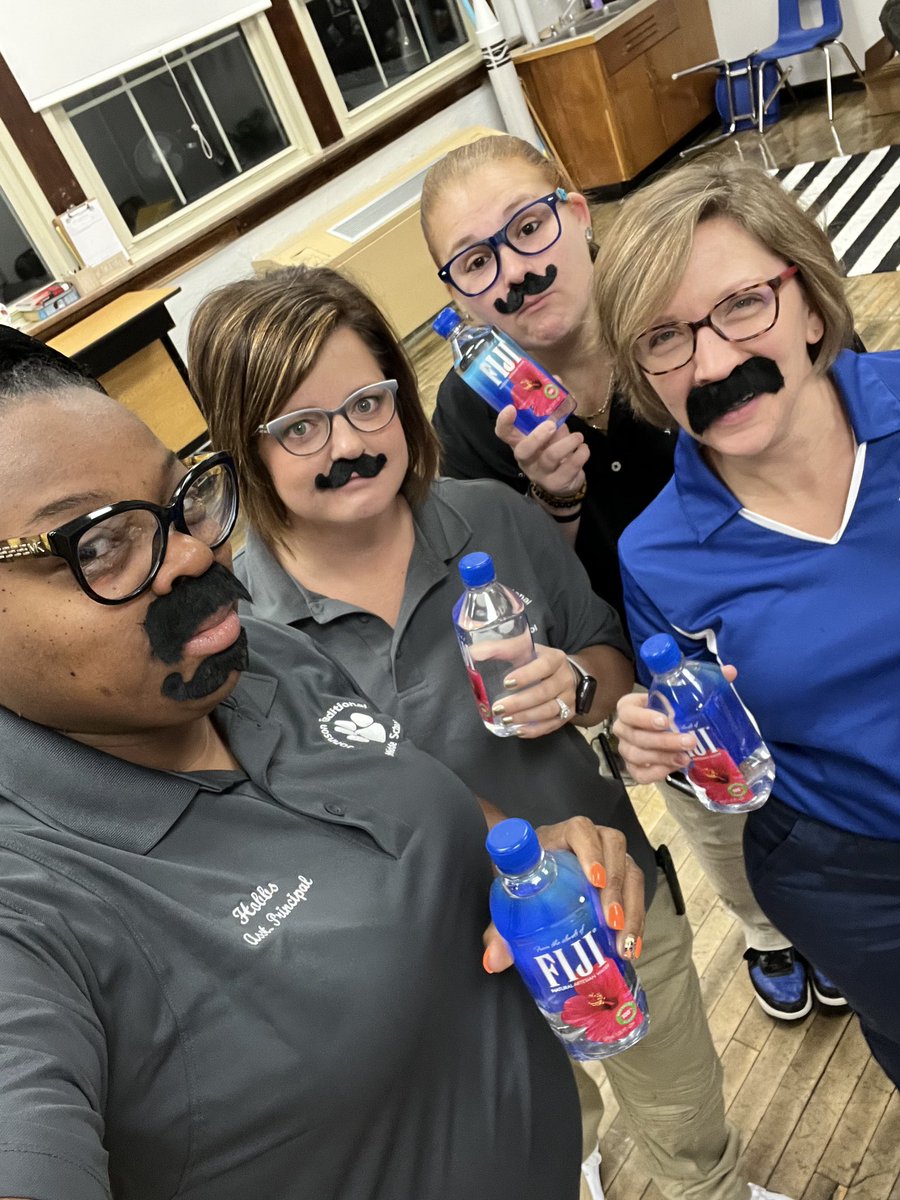 Dontdoubtknipp's tweet photo. Trying to be the Mayor aka @MrCathey21! We love our Principalππ
#culturematters https://t.co/WZNzJGOZ6s