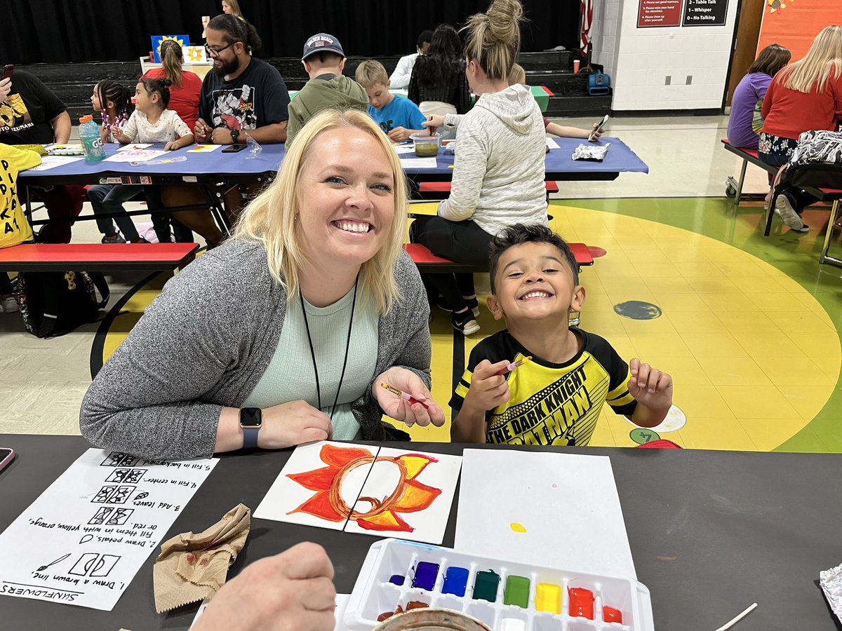 Family Paint Night returned to Madison this past week! It’s one of my favorite events because I get to see families paint alongside each other 🎨🖌