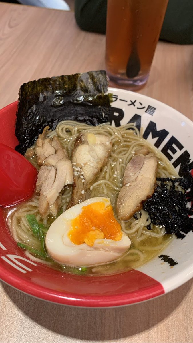 Assaaulia2's tweet photo. Recommend makanan yang lumer dimulut dong. https://t.co/vfP68MYS1B