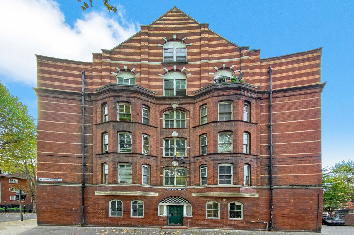 2 double bedroom apartment set within a Grade II Listed building in the #ArnoldCircusEstate.

rightmove.co.uk/properties/128…