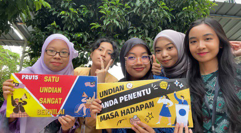 Nrfiqaztyyyyy's tweet photo. #MadamSitiHajar
#KlikDenganBijak
#MCMC
#MalaysiaICTVolunteer
#mivbersamakomunitimelaka2022
#pedipekanrumbia
#COM168
#mediaissues https://t.co/ypsVBOPWSV