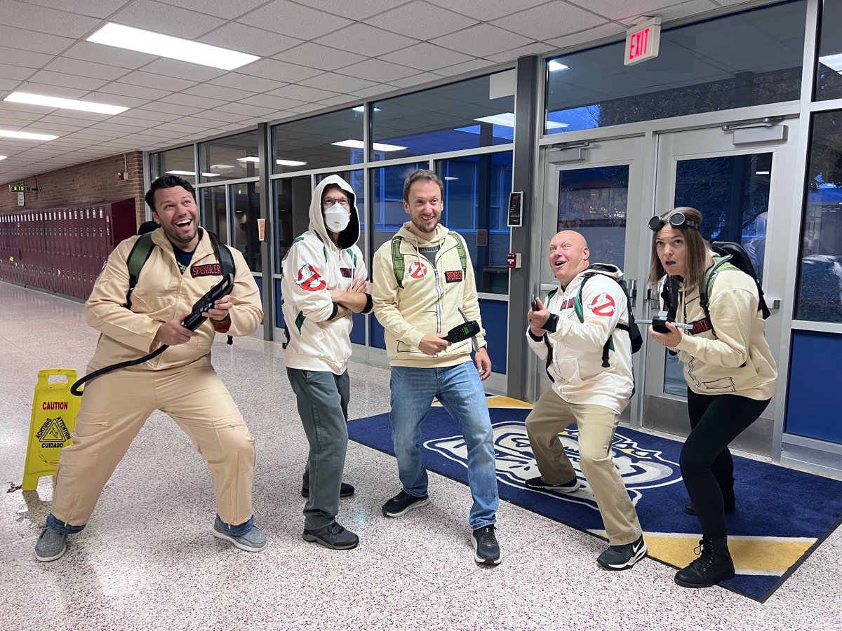 6BlueBMS's tweet photo. Looks like the ⁦@BeachMiddle⁩ teachers are ready for a fun Halloween! Are the kids? https://t.co/ONDPyJc2wu