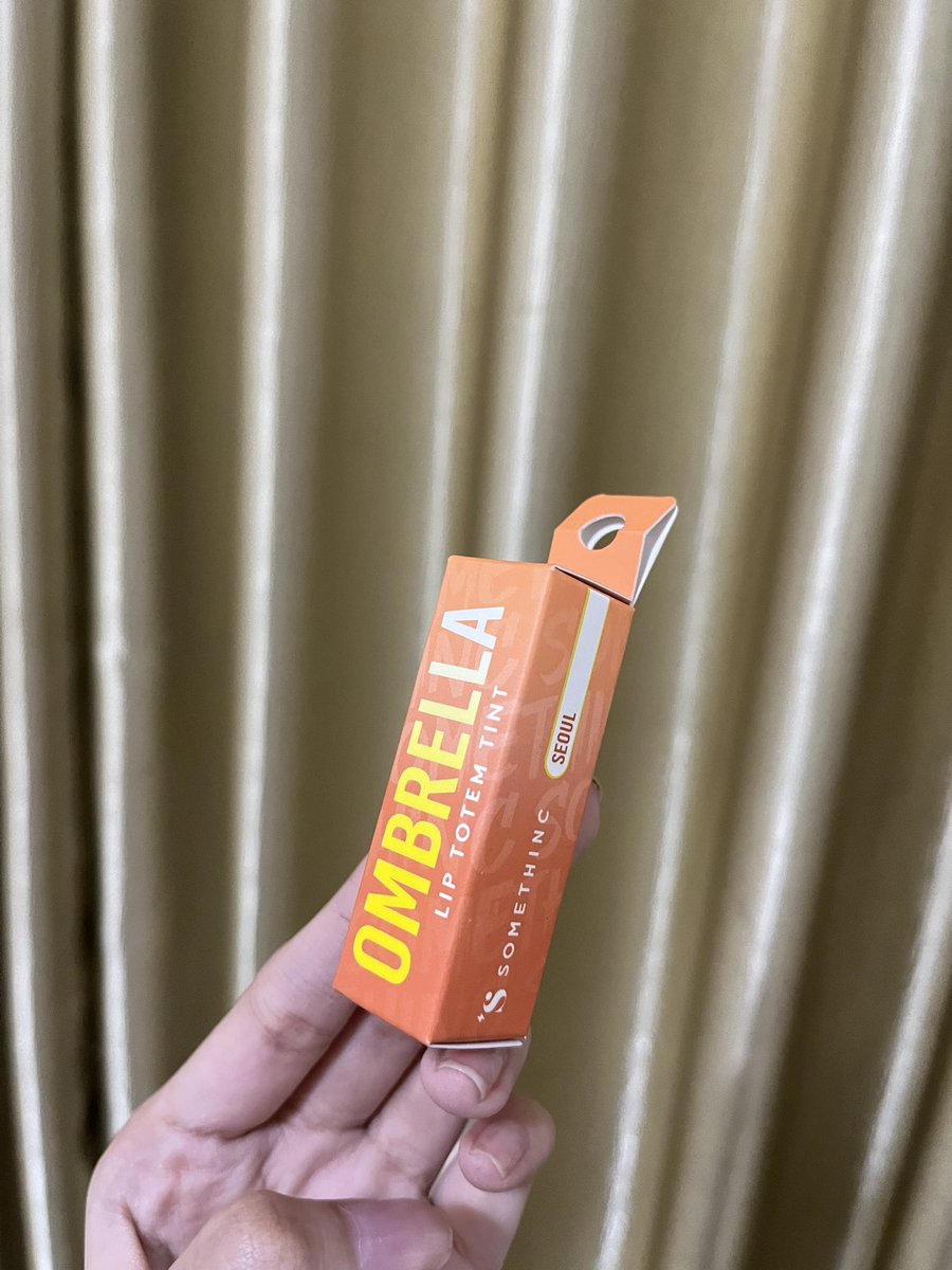 giveaway makeup lagii! 😋

- bodymist skinhouse
- deardara lip uv gloss
- skintific ombrella seoul
- saldo dana 

syarat wajib follow + RT + reply mau yang mana, end this weekend👌 #zonauang #zonajajan