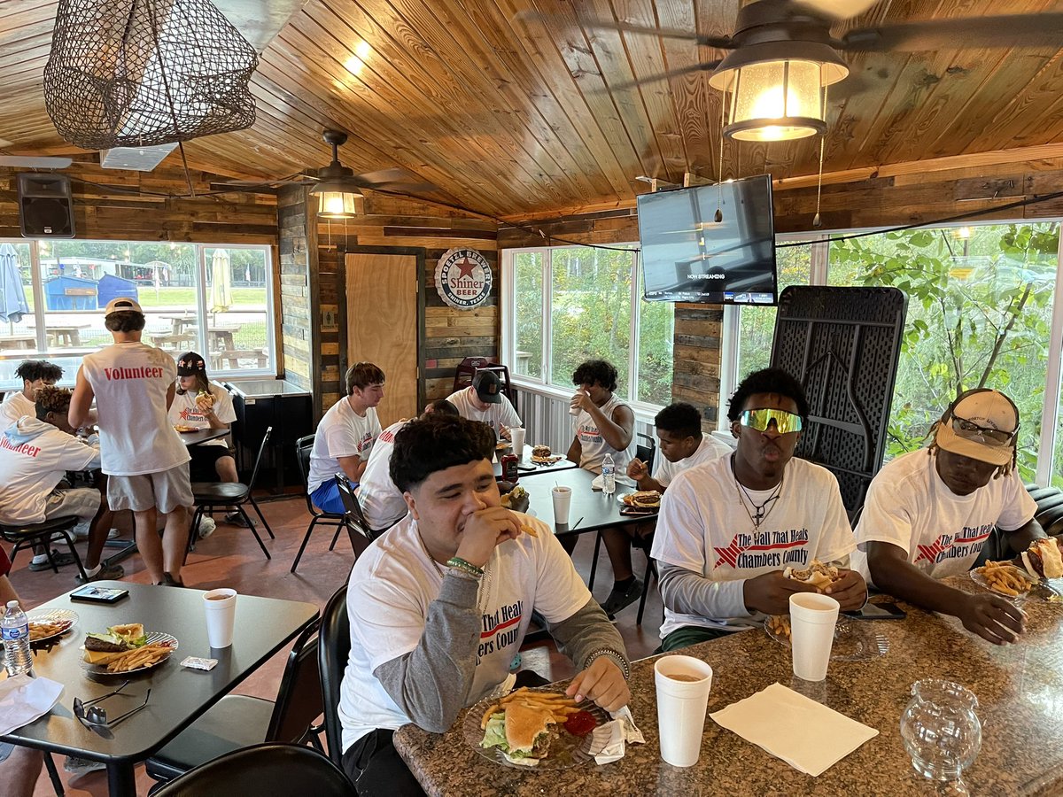 ECBucsProgram's tweet photo. Good food, good company, and good times yesterday. Love to see it. #TheWallThatHeals #NoConditioning https://t.co/YgduzAWvlj