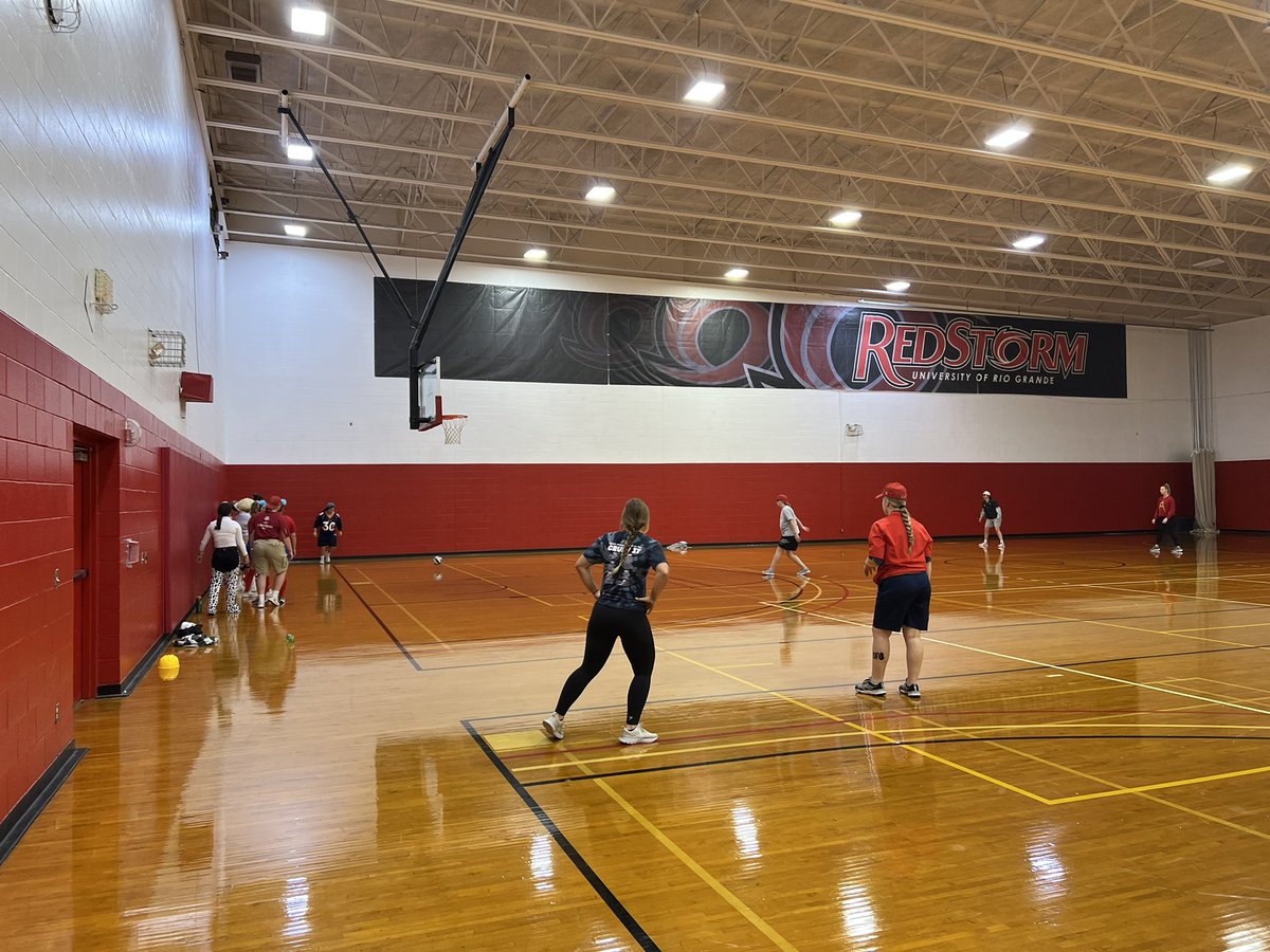 SoftballRio's tweet photo. Pictures from this morning’s Halloween themed workout! Happy Halloween from Rio Softball🎃👻 https://t.co/VHVB1zD8wC