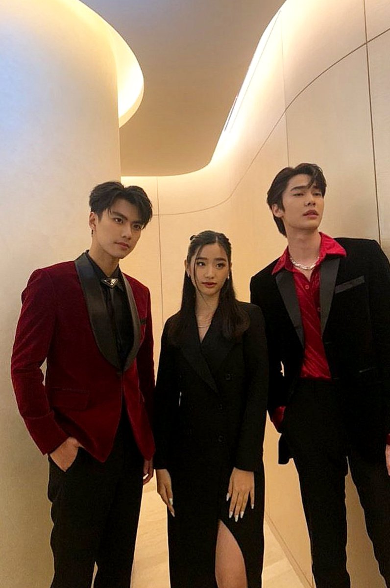 porr_patlnwza55's tweet image. damn 😵‍💫😵‍💫😵‍💫
#HOWEAWARDS2022 #ohmpawat