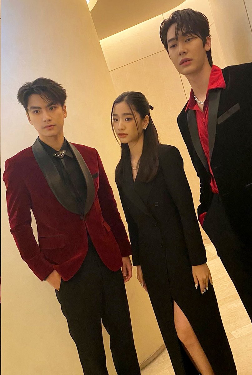 porr_patlnwza55's tweet image. damn 😵‍💫😵‍💫😵‍💫
#HOWEAWARDS2022 #ohmpawat