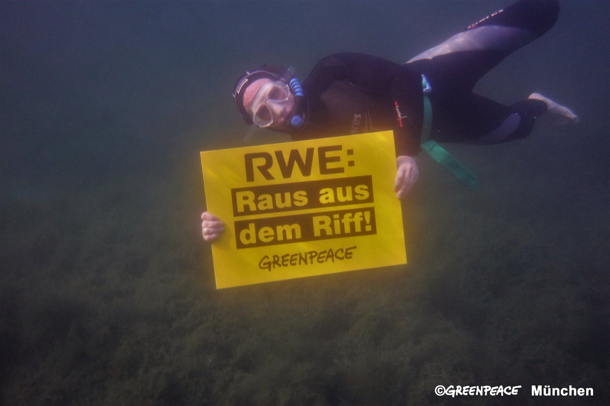 greenpeace_M's tweet photo. Dörfer zerstören für Kohle, Heimat von Walen gefährden für Gas aus
Australien? @RWE_AG muss Verantwortung für Klima&Artenvielfalt übernehmen!
#RWExit https://t.co/qF0bFDcg5u