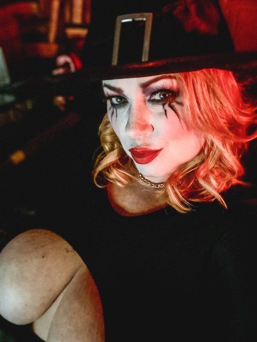Samantha38g #bbwgoddess Queen Of Cucks - "October was always the least dependable of months … full of ghosts and shadows."~Joy Fielding Happy Halloween https://t.co/s1xUZM7l06 https://t.co/FTKRSadt01 https://t.co/oj5oTnSyzC https://t.co/t8IJFOAKbJ https://t.co/EML6md7JWO