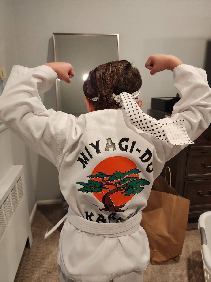 eppyboy's tweet image. A whole new generation of karate kid fans... @ralphmacchio