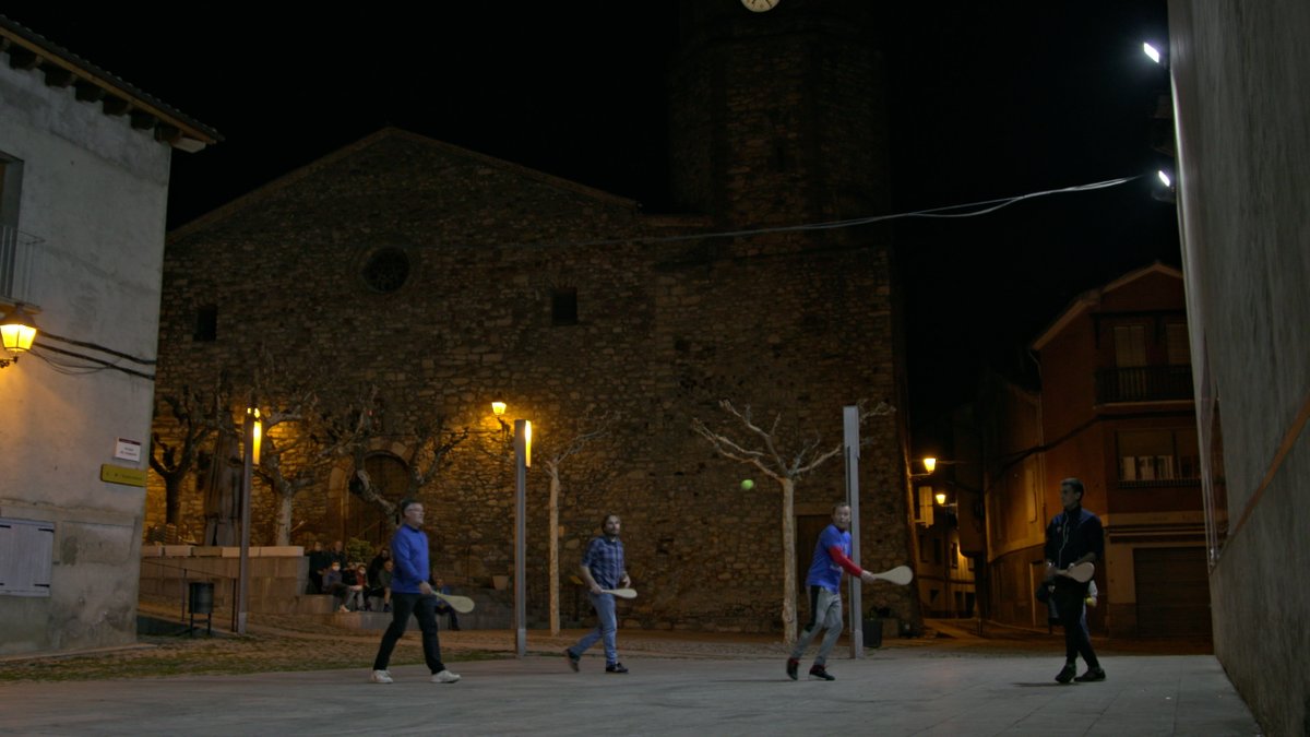 elforasterTV3's tweet photo. Avui, a les 22.05 h, un #ForasterTV3 per tots aquells que no heu pogut marxar de pont. Vilaller, ja arribem! https://t.co/ZsjST1Pl5H