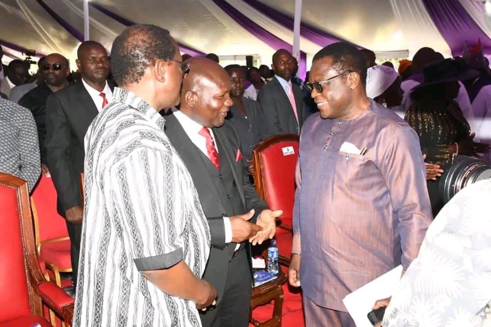 NyotiErick's tweet photo. Bungoma governor Kenneth Lusaka attended the send off of Mama Philomena Barasa mother to Kakamega County governor Fernandez Barasa.
Former Prime Minister Raila Odinga, former Vice President Kalonzo Musyoka several governors among dignitaries present. https://t.co/fOmRX5DNWQ