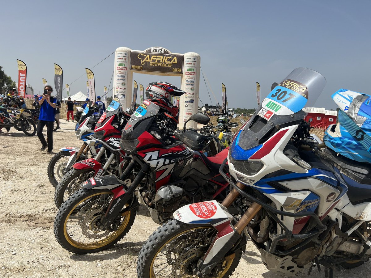 Go to Dakar                               Le Raid Africa twin Xperience . parti de Monaco pour ensuite traverser l’Afrique et rejoindre Dakar.
C’est 7000 km parcouru à travers les pistes du Maroc , de la Mauritanie et du Sénégal.
Une arrivée au lac rose.
<a href="/HondaMotoFr/">Honda Moto France ✌️</a>  <a href="/fretigne/">David Frétigné</a>
