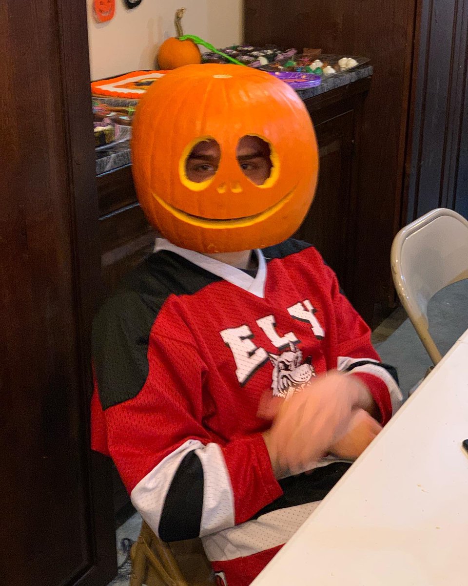 mtlogan6683's tweet photo. If you see my son today wish him a happy Halloween oops I mean BIRTHDAY!! Love ya, proud of you son!! #happybirthday https://t.co/I07ERh04pK