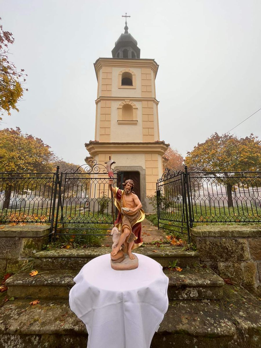 P_Studnicka's tweet photo. #Kaple ⛪️| Kapli sv. Jana Křtitele v Sedlčánkách v #Čelákovice zdobí nově socha tohoto světce. Soše, za účasti vedení města, osadního výboru a občanů, požehnal administrátor čelákovické římskokatolické farnosti✝️, farář P. Sebastian Kopeć. https://t.co/xPulX7UsnU