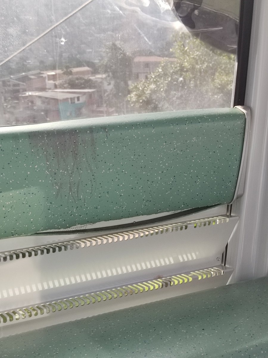 amiaje's tweet photo. Cabina 124 del Metrocable Línea Acevedo - Progresar
En malas condiciones
@metrodemedellin https://t.co/5aEMdGbkGH
