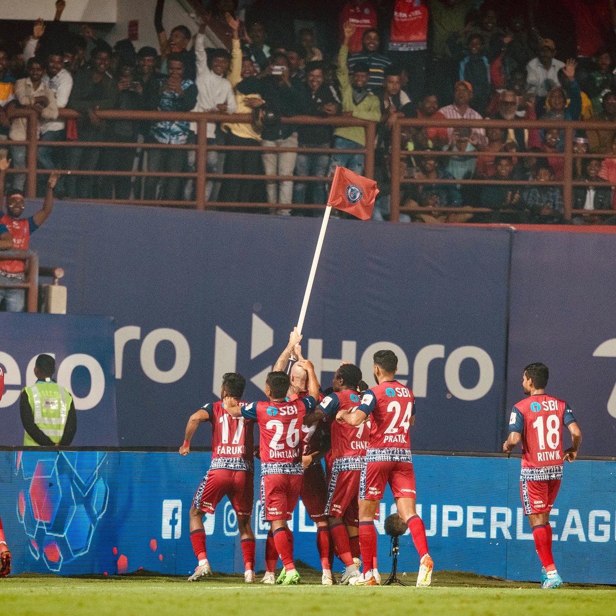 Johar Jamshedpur! It’s been 2 years that we didn’t get to play in front of our amazing supporters. We missed you! And yesterday, you guys completely lit up the Furnace and backed us until the end. Congratulations to all of us to get our first win of the season. Jam Ke Khelo🔴🔵