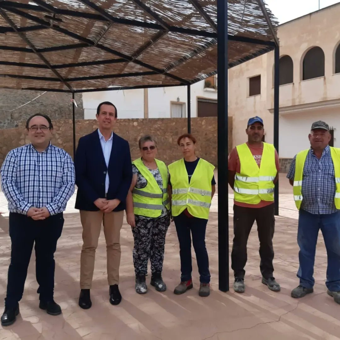 Subdel Gob Almería (@subdegobalmeria) on Twitter photo 📌 El subdelegado <a href="/JosemMartinFdez/">José Mª Martín Fdez.</a> ha visitado hoy #Alcolea, donde ha recorrido, junto al alcalde Antonio Ocaña, las obras en el colegio de la localidad con cargo al #PFEA. 📌 El subdelegado <a href="/JosemMartinFdez/">José Mª Martín Fdez.</a> ha visitado hoy #Alcolea, donde ha recorrido, junto al alcalde Antonio Ocaña, las obras en el colegio de la localidad con cargo al #PFEA.
