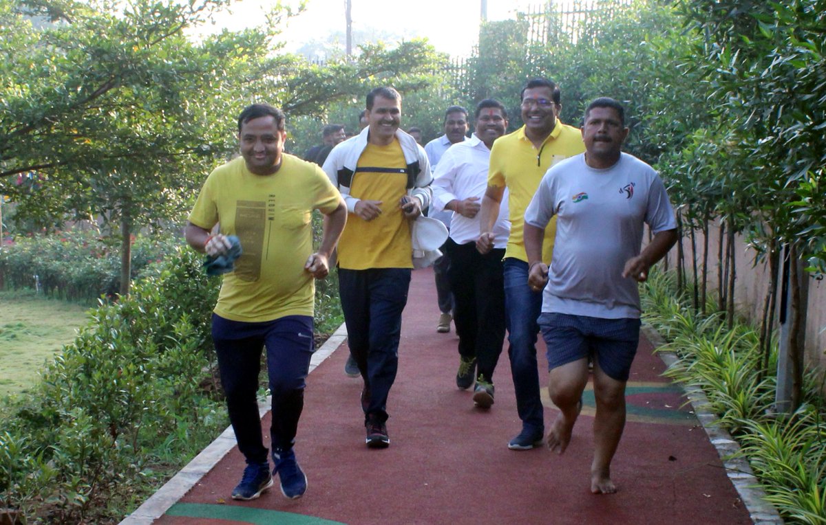 PCMCSarathi's tweet photo. #PCMCRunForUnity
भारताचे लोहपुरुष सरदार वल्लभभाई पटेल यांच्या जयंतीनिमित्त राष्ट्रीय एकता दिवस निम्मित आज दिनांक ३१/१०/२०२२ रोजी क्षेत्रीय कार्यालय अंतर्गत "एकता दौड" चे आयोजन करण्यात आले.

#PCMCSMartSarathi #SardarVallabhbhaiPatel 
@shekhardalal https://t.co/zdralXn1ZX