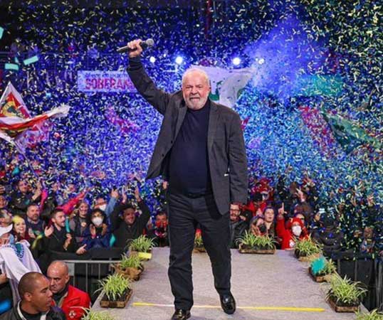 Suramérica de la Resistencia al Renacer de la patria grande, qué felicidad ver el triunfo de nuestro hermano <a href="/LulaOficial/">Lula</a>, felicitaciones al Bravo pueblo de Brasil, grandes cosas están por venir. 
#BrasilRenaceConLula
<a href="/NicolasMaduro/">Nicolás Maduro</a> 
<a href="/chavezcandanga/">Hugo Chávez Frías</a>