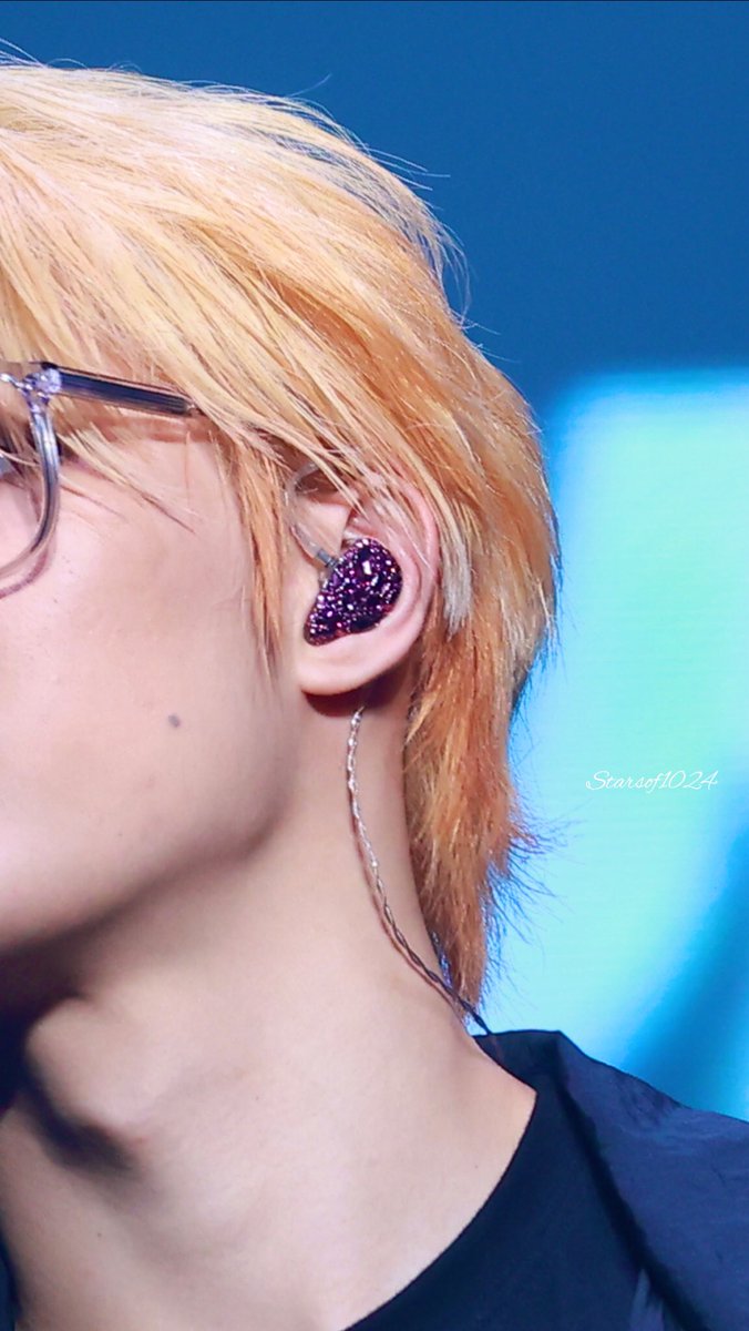Starsof1024's tweet image. 221030

민기는 인이어는 과연 예쁘다 💜🧊

#에이티즈 #ATEEZ #SONGMINGI #송민기