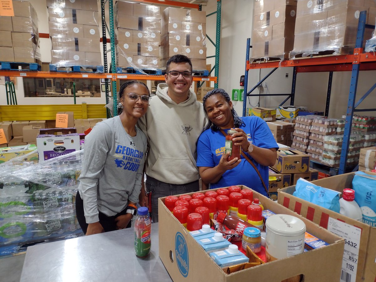 Georgiancourt's tweet photo. Students in Dr. Komagata's IH350 "Food as Medicine" class volunteered at Fulfill NJ, the Food Bank of Monmouth & Ocean Counties, in honor of our Mercy Day of Service. We are proud of these students for upholding GCU's Mercy core values!
#GCUPride #WhyGCU #FulfillNJ https://t.co/XenYFIwGh0