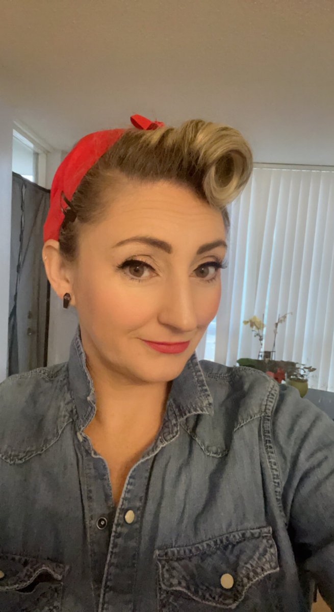 waltonmom's tweet photo. Seems like no better time to channel my inner Rosie!  
This government has chosen the path of cowardice. Workers everywhere know what is at stake    Together friends, We Can Do It! #39KIsNotEnough #KeepYourHandsOffOurRights #FireLecce https://t.co/sWkwg5XjCx